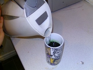 Boiling water in mug